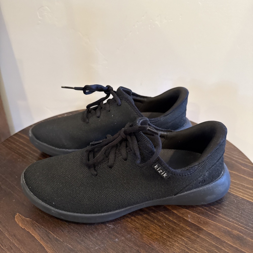 Kizik Women's Black Knit Lace-Up Sneakers